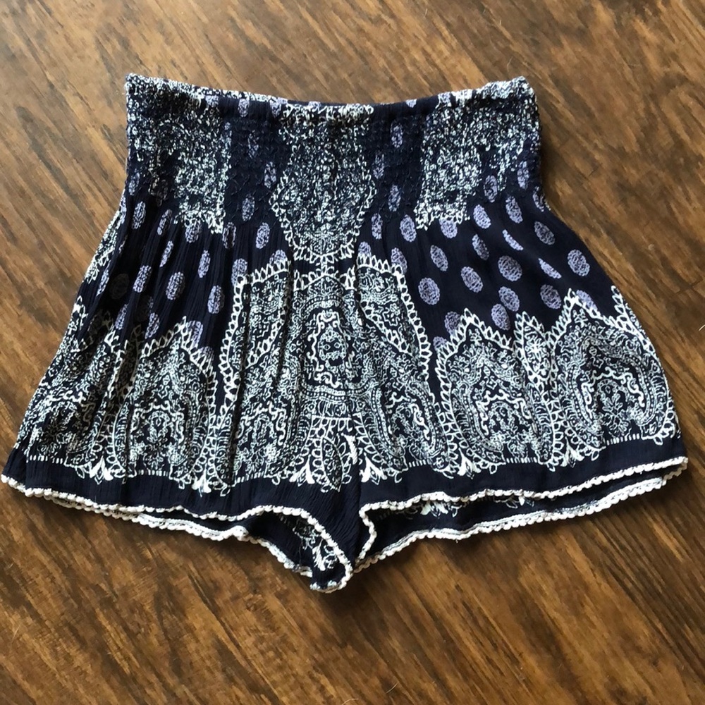 Super cute loose shorts.